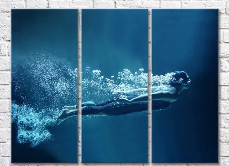 Pictură ArtPoster A man swimming in the sea